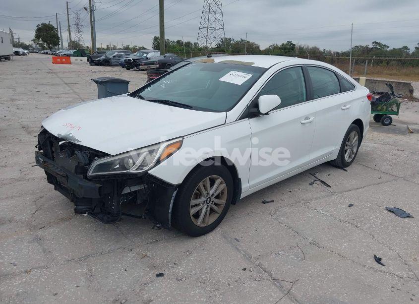 Photo 2 of 2015 Hyundai Sonata SE (VIN 5NPE24AF1FH221189)