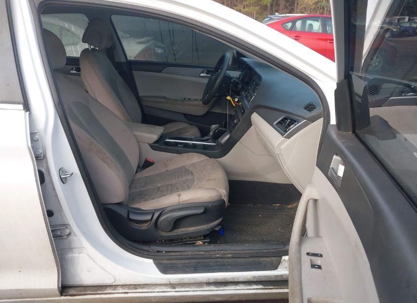 Photo 5 of 2015 Hyundai Sonata SE (VIN 5NPE24AF1FH229535)