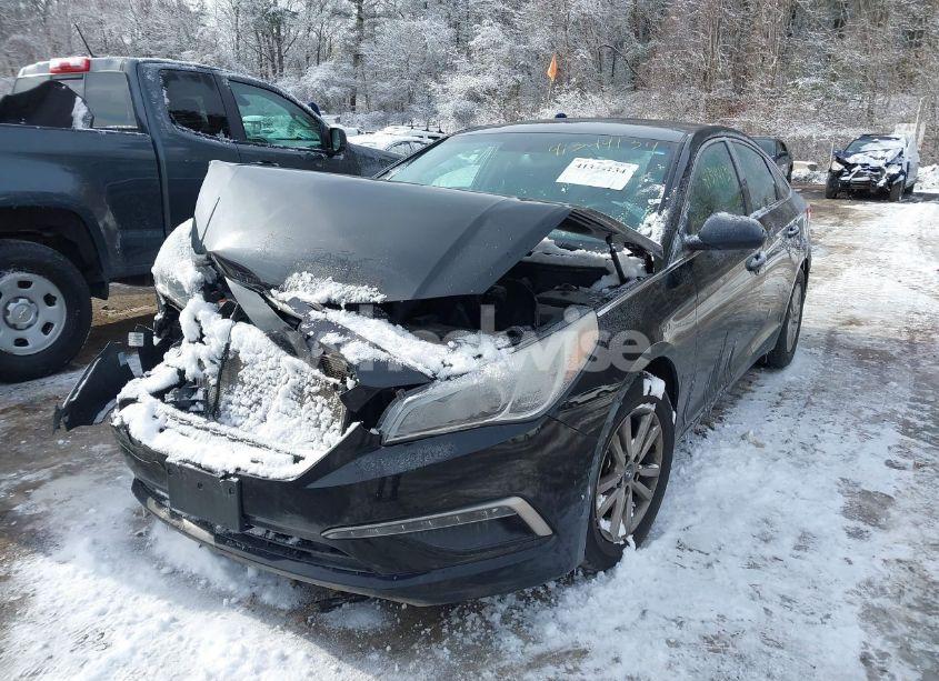 Photo 2 of 2015 Hyundai Sonata SE (VIN 5NPE24AF1FH236355)