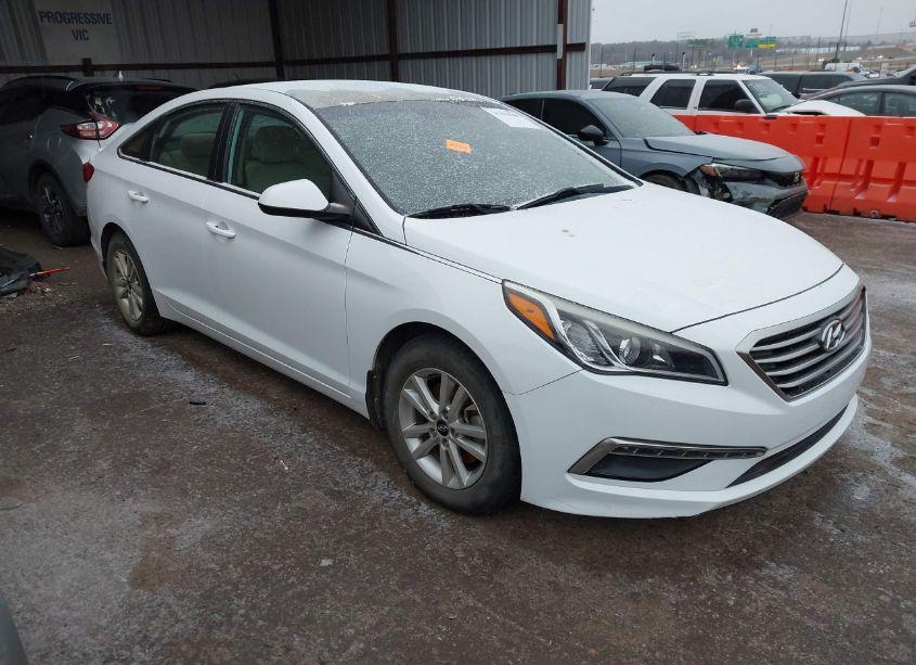 2015 Hyundai Sonata SE (VIN 5NPE24AF1FH241961) main photo
