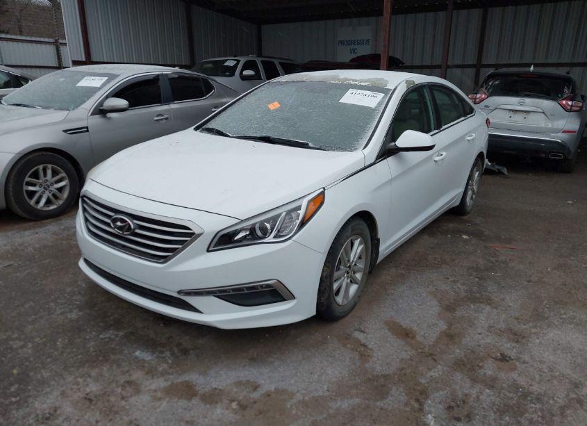 Photo 2 of 2015 Hyundai Sonata SE (VIN 5NPE24AF1FH241961)