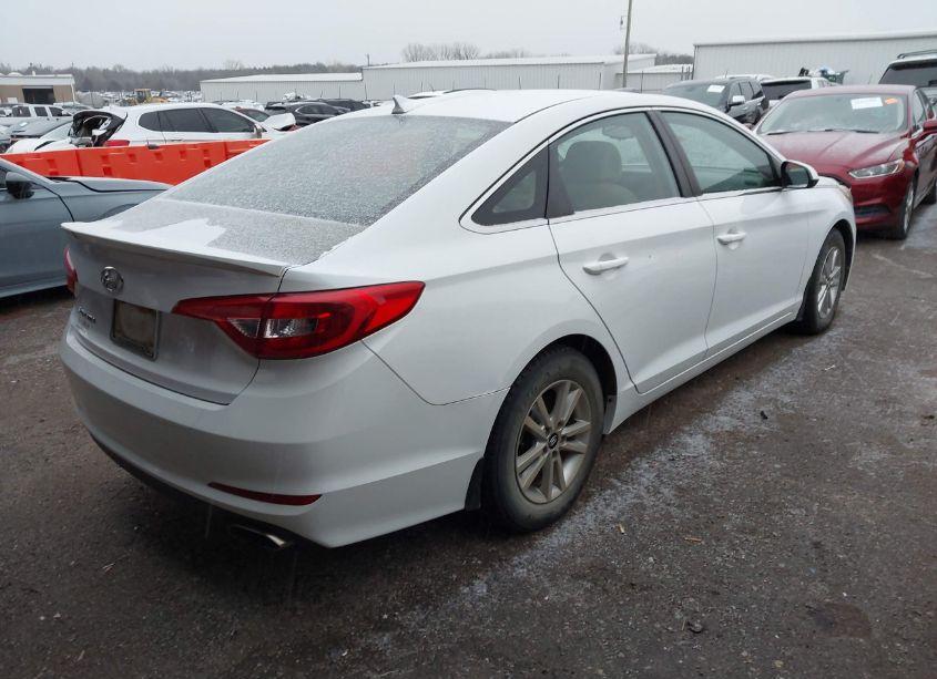 Photo 4 of 2015 Hyundai Sonata SE (VIN 5NPE24AF1FH241961)