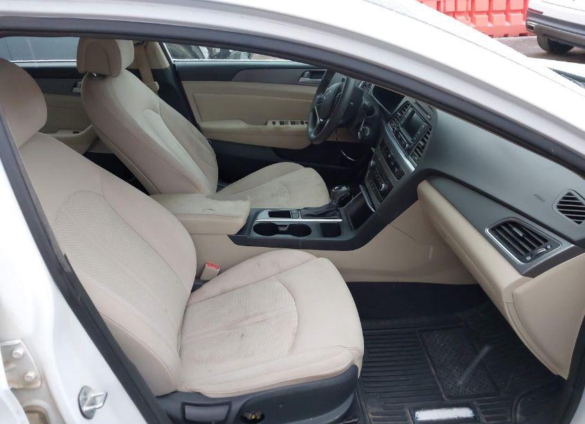 Photo 5 of 2015 Hyundai Sonata SE (VIN 5NPE24AF1FH241961)