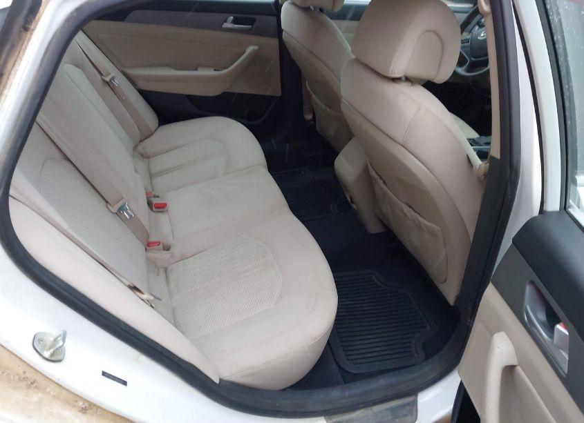 Photo 8 of 2015 Hyundai Sonata SE (VIN 5NPE24AF1FH241961)