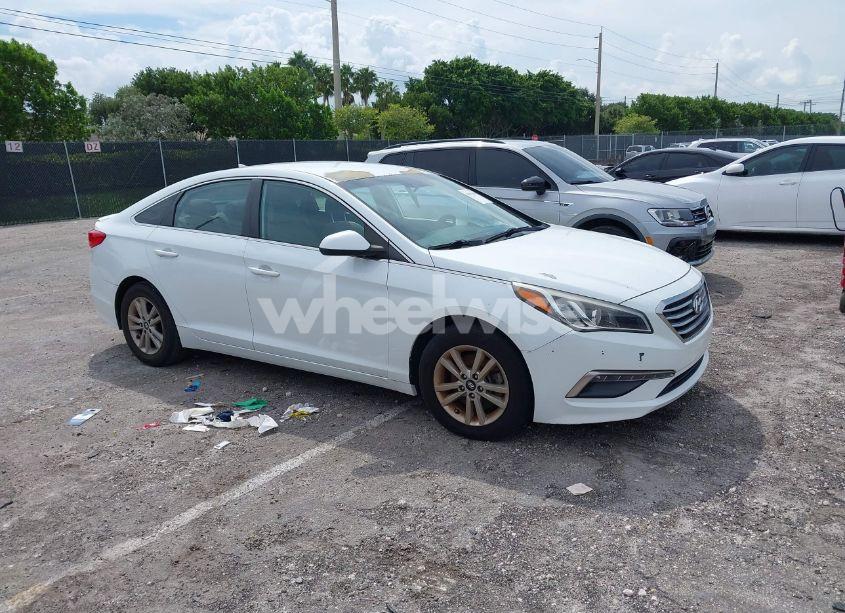 2015 Hyundai Sonata SE (VIN 5NPE24AF1FH249428) main photo