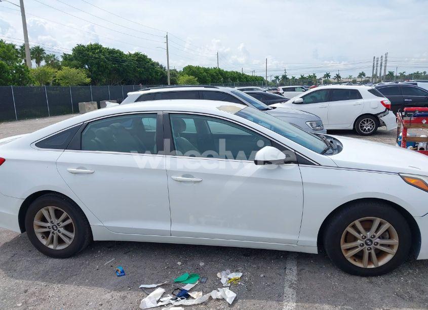 Photo 13 of 2015 Hyundai Sonata SE (VIN 5NPE24AF1FH249428)