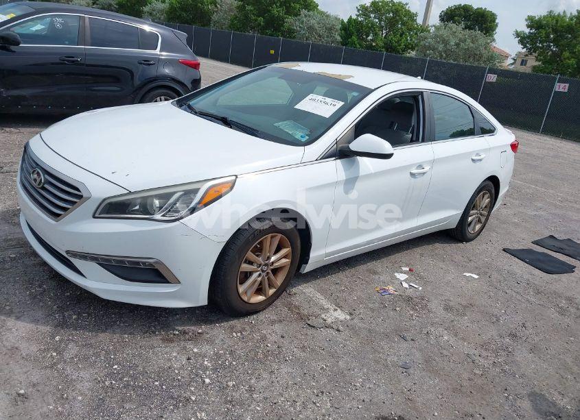 Photo 2 of 2015 Hyundai Sonata SE (VIN 5NPE24AF1FH249428)