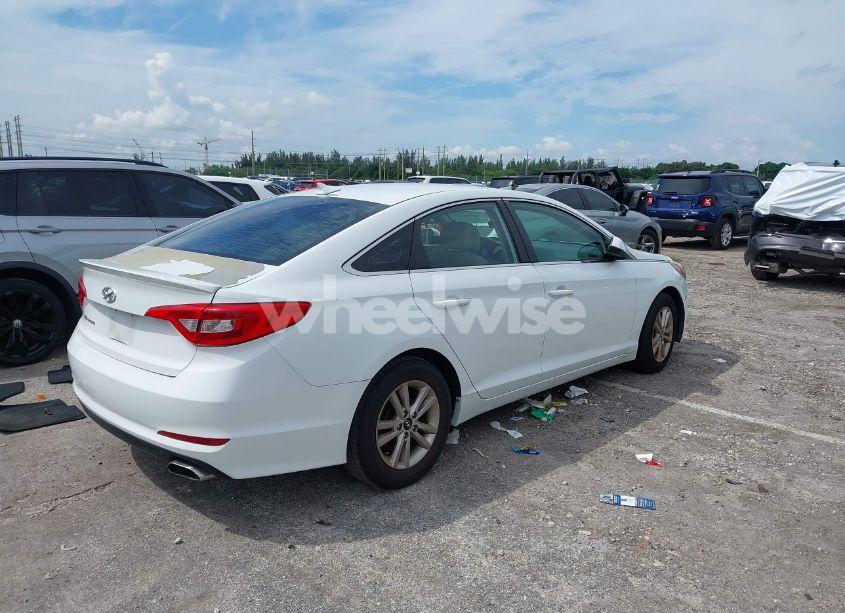 Photo 4 of 2015 Hyundai Sonata SE (VIN 5NPE24AF1FH249428)