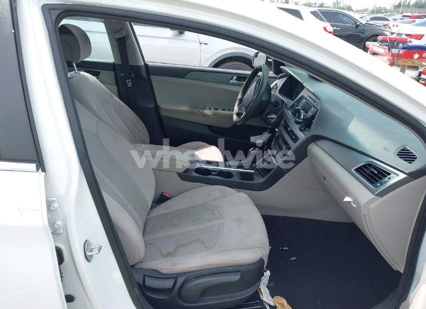 Photo 5 of 2015 Hyundai Sonata SE (VIN 5NPE24AF1FH249428)