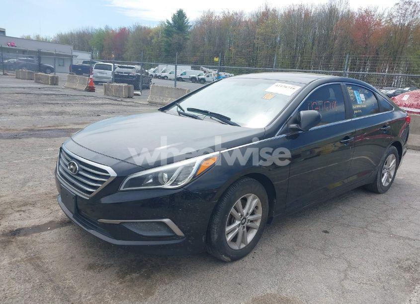 Photo 2 of 2016 Hyundai Sonata SE (VIN 5NPE24AF1GH268594)