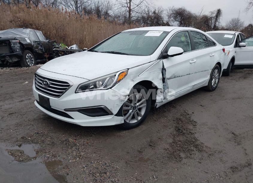 Photo 2 of 2016 Hyundai Sonata SE (VIN 5NPE24AF1GH273214)