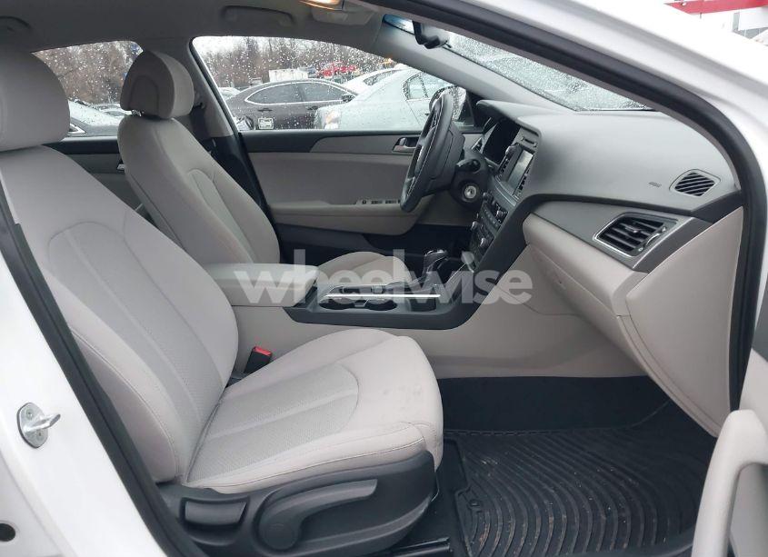 Photo 5 of 2016 Hyundai Sonata SE (VIN 5NPE24AF1GH273214)