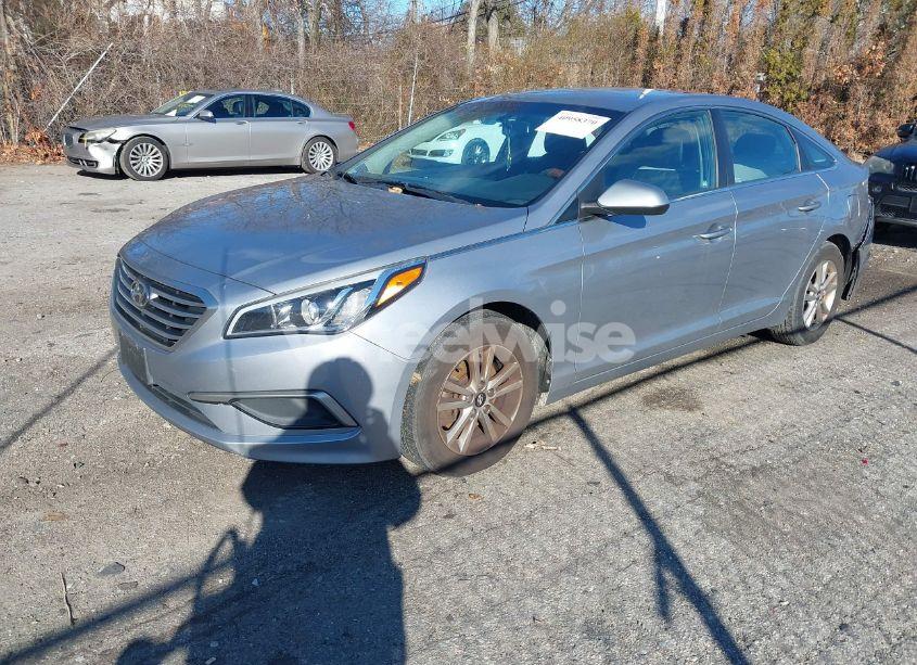 Photo 2 of 2016 Hyundai Sonata SE (VIN 5NPE24AF1GH273472)