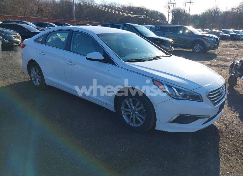 2016 Hyundai Sonata SE (VIN 5NPE24AF1GH275237) main photo