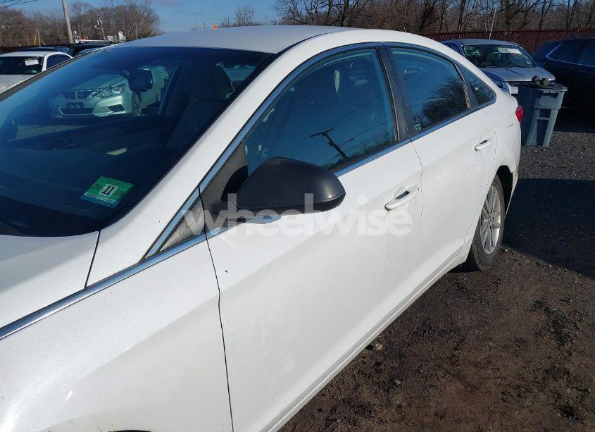 Photo 18 of 2016 Hyundai Sonata SE (VIN 5NPE24AF1GH275237)