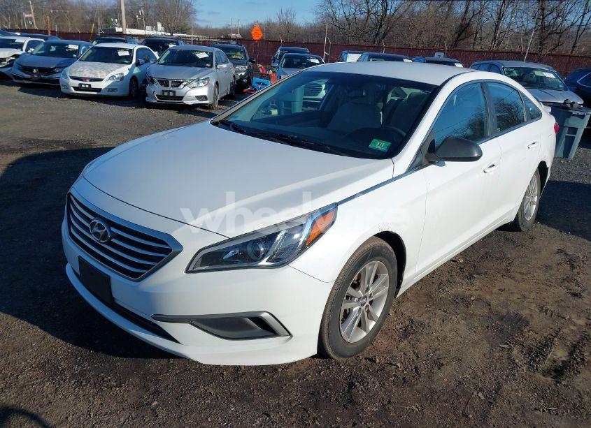 Photo 2 of 2016 Hyundai Sonata SE (VIN 5NPE24AF1GH275237)