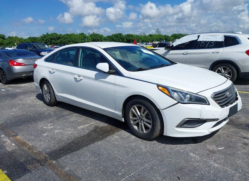 2016 Hyundai Sonata SE (VIN 5NPE24AF1GH279062) main photo