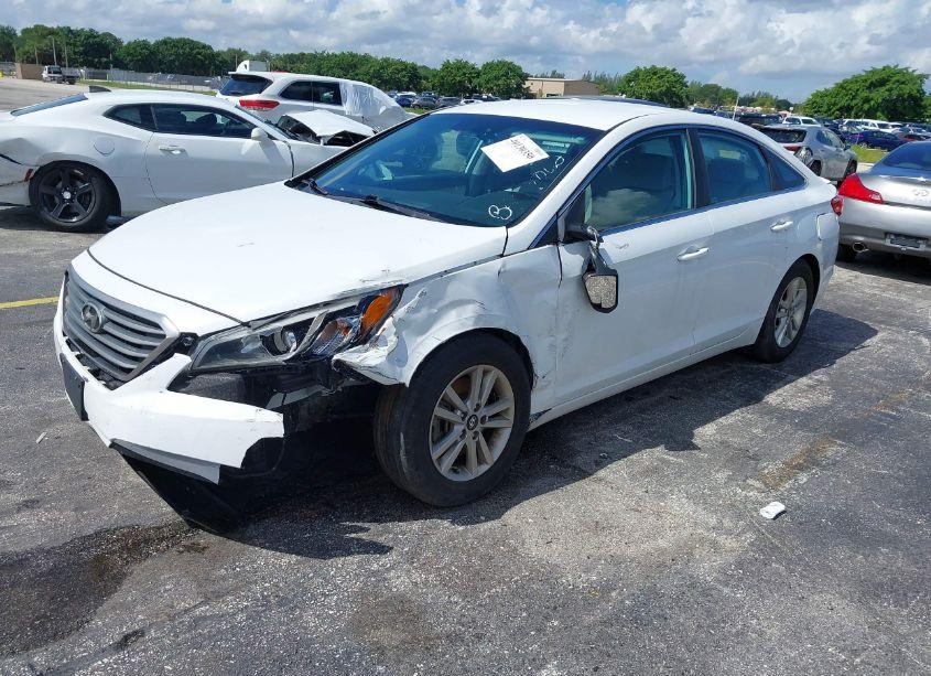 Photo 2 of 2016 Hyundai Sonata SE (VIN 5NPE24AF1GH279062)