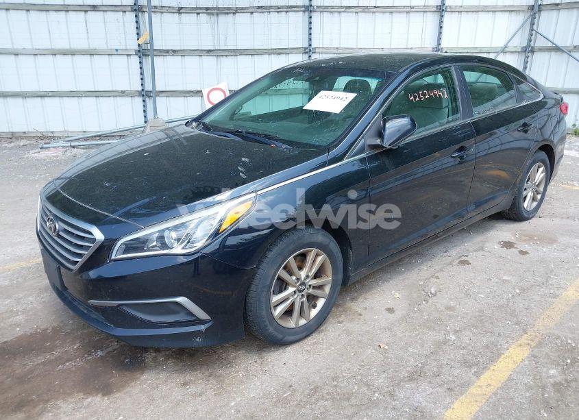 Photo 2 of 2016 Hyundai Sonata SE (VIN 5NPE24AF1GH284939)