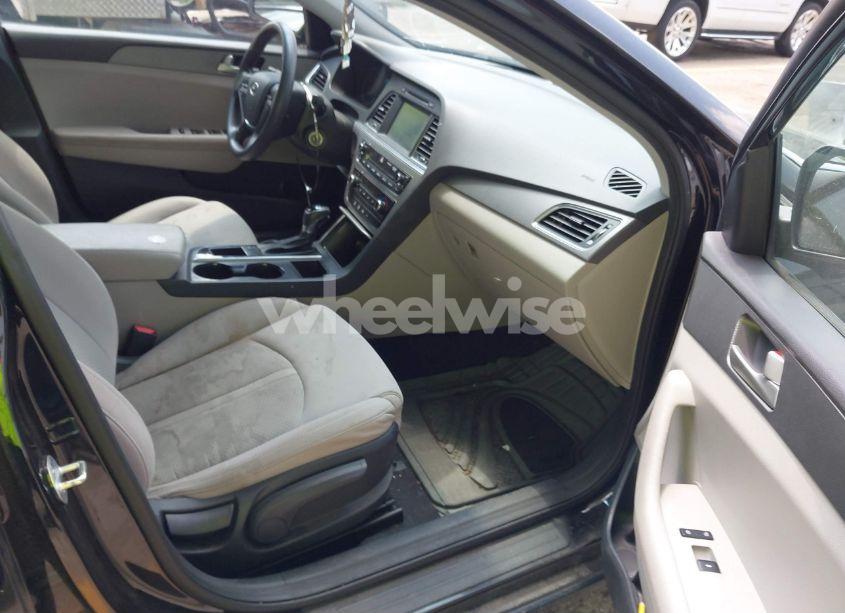 Photo 5 of 2016 Hyundai Sonata SE (VIN 5NPE24AF1GH284939)