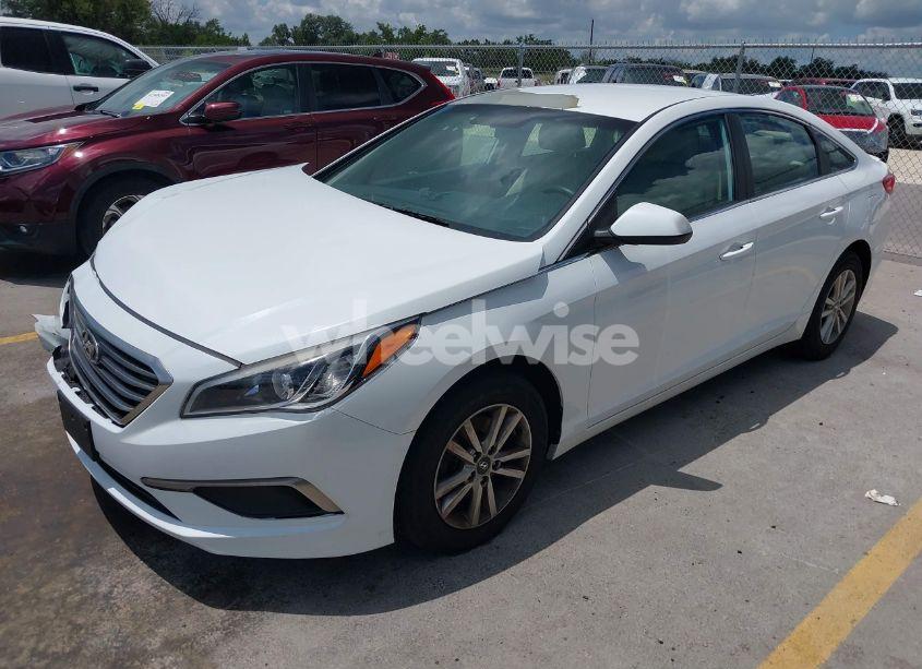 Photo 2 of 2016 Hyundai Sonata SE (VIN 5NPE24AF1GH285265)
