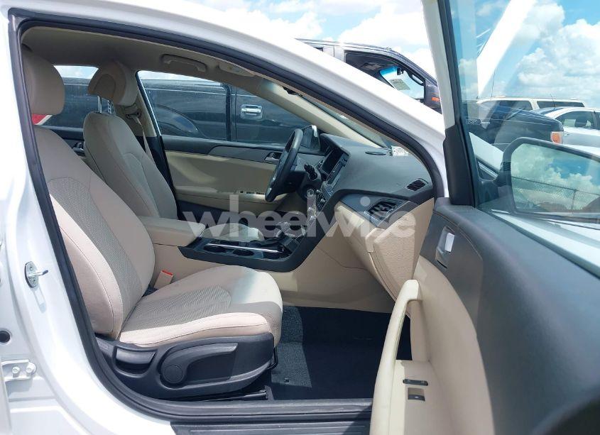 Photo 5 of 2016 Hyundai Sonata SE (VIN 5NPE24AF1GH285265)