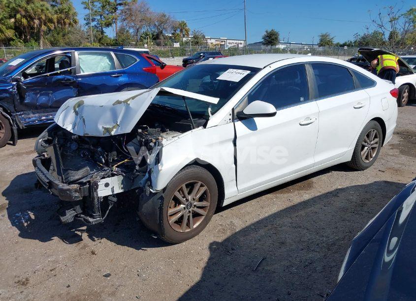 Photo 2 of 2016 Hyundai Sonata SE (VIN 5NPE24AF1GH297559)