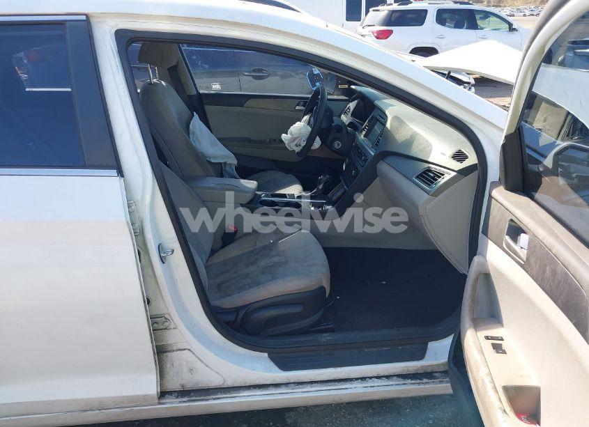 Photo 5 of 2016 Hyundai Sonata SE (VIN 5NPE24AF1GH297559)