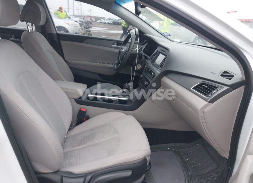 Photo 5 of 2016 Hyundai Sonata SE (VIN 5NPE24AF1GH317891)