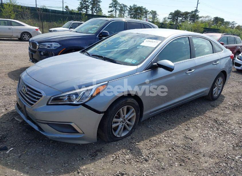 Photo 2 of 2016 Hyundai Sonata SE (VIN 5NPE24AF1GH335520)