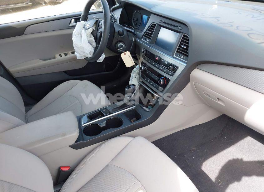 Photo 5 of 2016 Hyundai Sonata SE (VIN 5NPE24AF1GH335520)