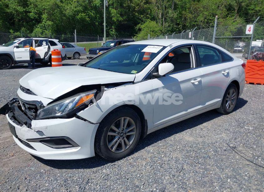 Photo 2 of 2016 Hyundai Sonata SE (VIN 5NPE24AF1GH337963)