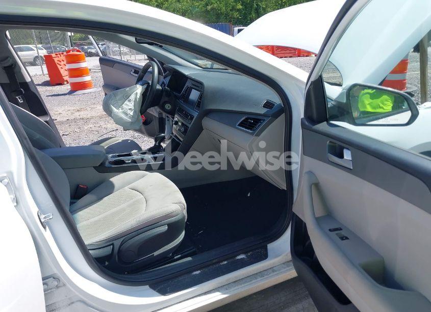 Photo 5 of 2016 Hyundai Sonata SE (VIN 5NPE24AF1GH337963)