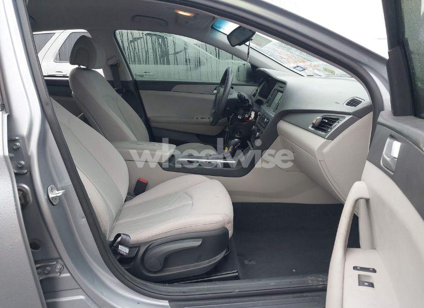 Photo 5 of 2016 Hyundai Sonata SE (VIN 5NPE24AF1GH365598)