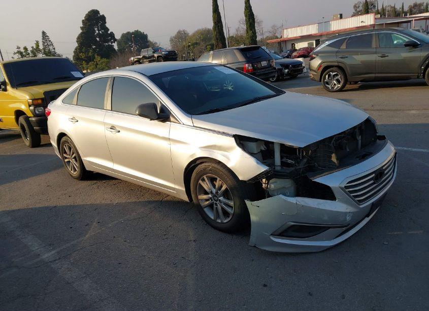 2016 Hyundai Sonata SE (VIN 5NPE24AF1GH375242) main photo