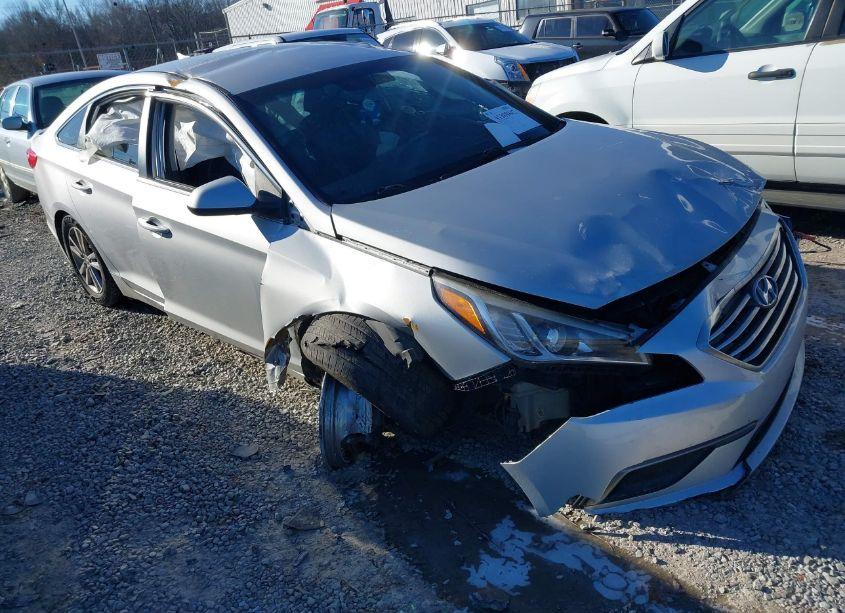 2016 Hyundai Sonata SE (VIN 5NPE24AF1GH388864) main photo