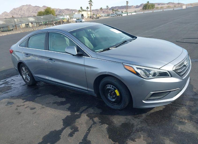 2016 Hyundai Sonata SE (VIN 5NPE24AF1GH405467) main photo