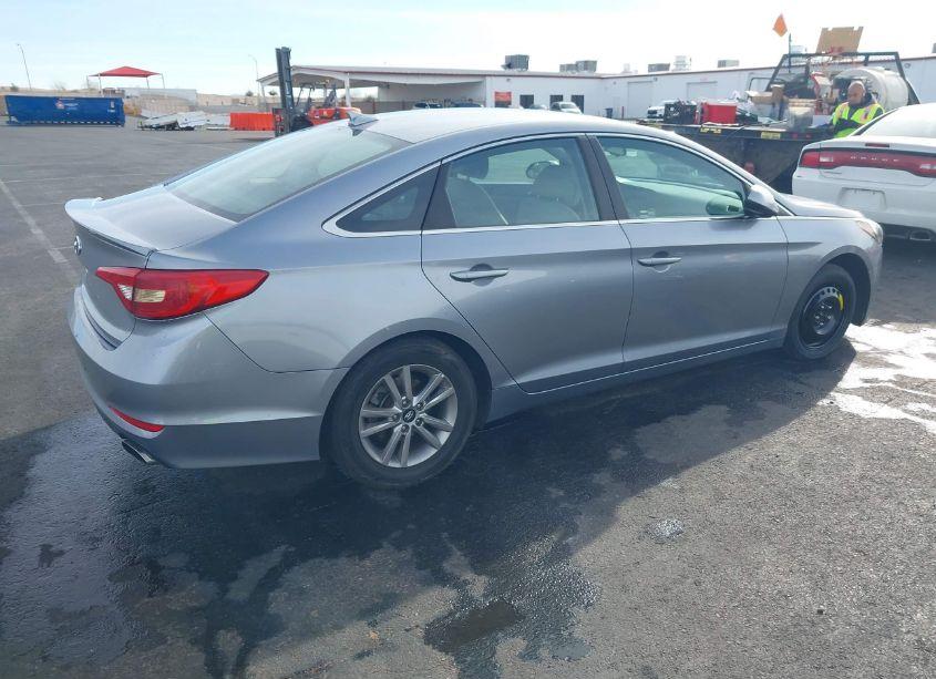 Photo 4 of 2016 Hyundai Sonata SE (VIN 5NPE24AF1GH405467)