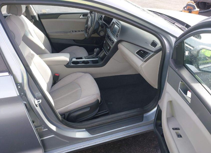 Photo 5 of 2016 Hyundai Sonata SE (VIN 5NPE24AF1GH405467)
