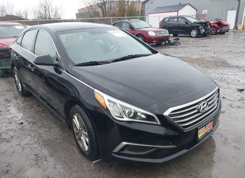 2017 Hyundai Sonata SE (VIN 5NPE24AF1HH479747) main photo