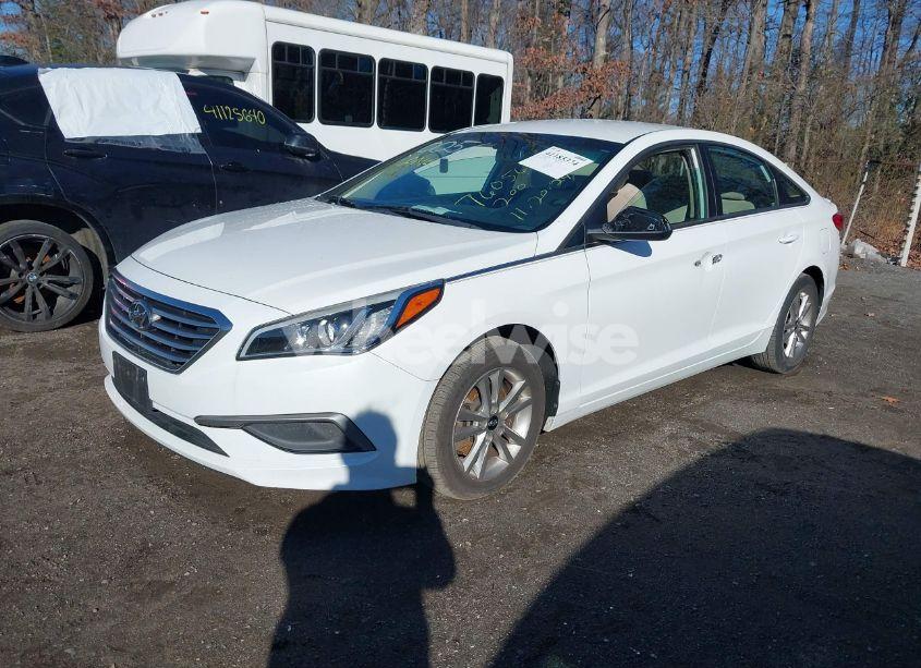 Photo 2 of 2017 Hyundai Sonata SE (VIN 5NPE24AF1HH480056)