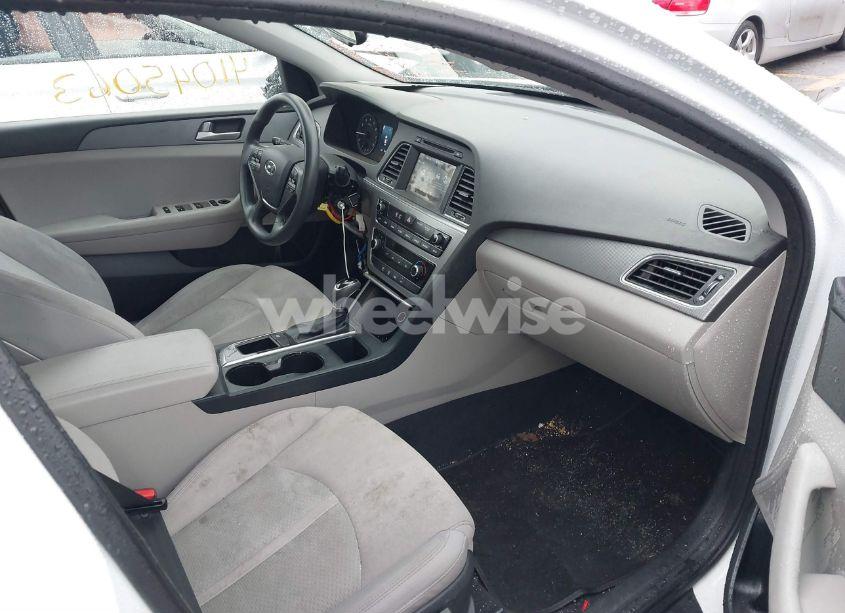 Photo 5 of 2017 Hyundai Sonata SE (VIN 5NPE24AF1HH551417)