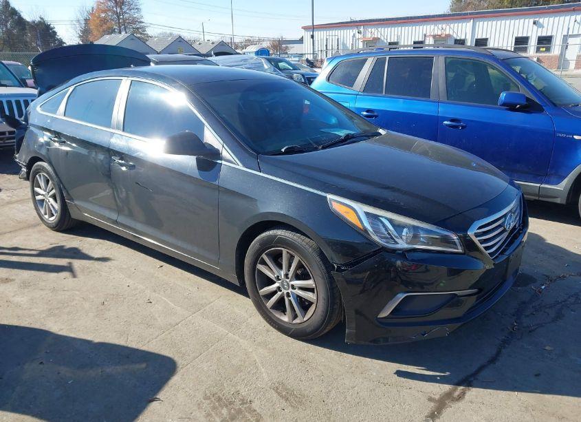 2017 Hyundai Sonata SE (VIN 5NPE24AF1HH592470) main photo