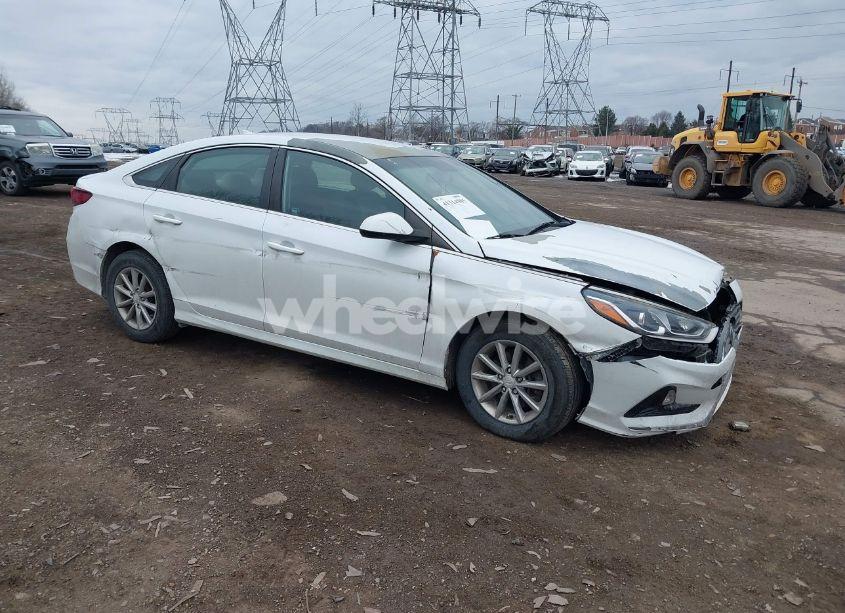 2018 Hyundai Sonata SE (VIN 5NPE24AF1JH614229) main photo