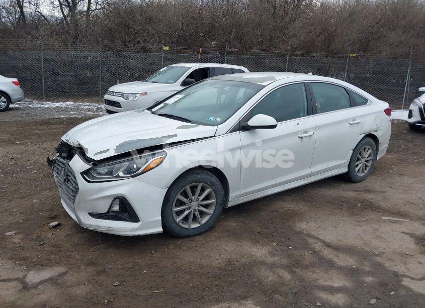 Photo 2 of 2018 Hyundai Sonata SE (VIN 5NPE24AF1JH614229)