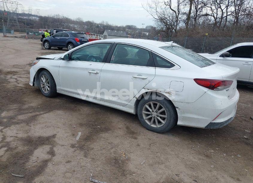 Photo 3 of 2018 Hyundai Sonata SE (VIN 5NPE24AF1JH614229)