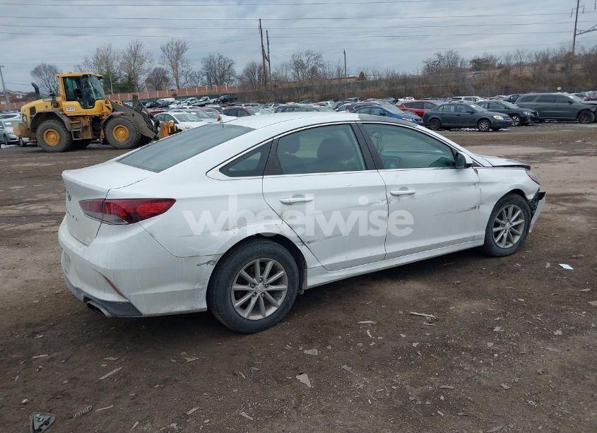 Photo 4 of 2018 Hyundai Sonata SE (VIN 5NPE24AF1JH614229)