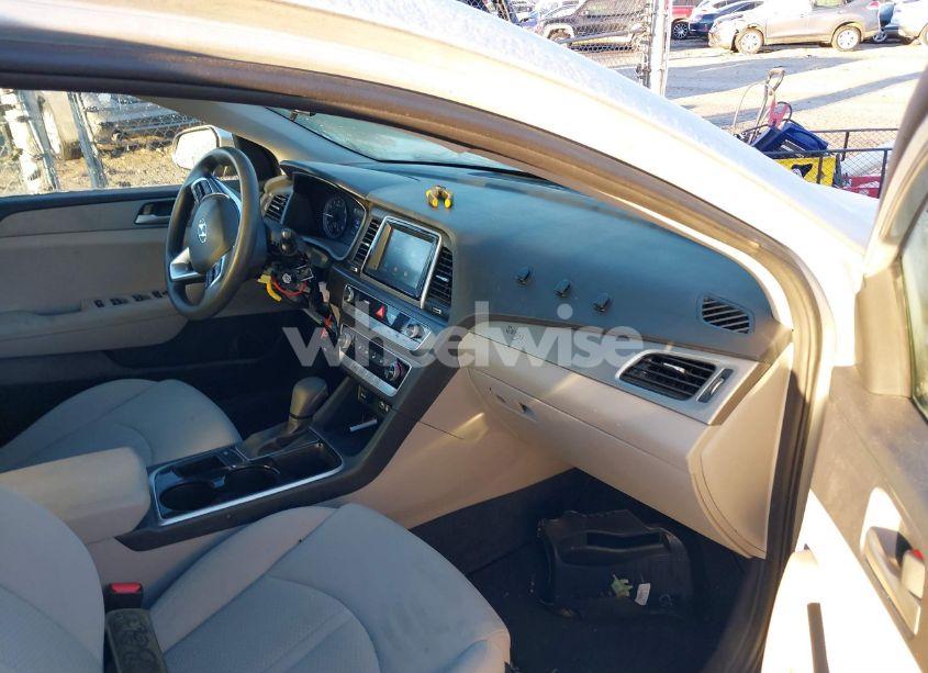Photo 5 of 2018 Hyundai Sonata SE (VIN 5NPE24AF1JH662376)