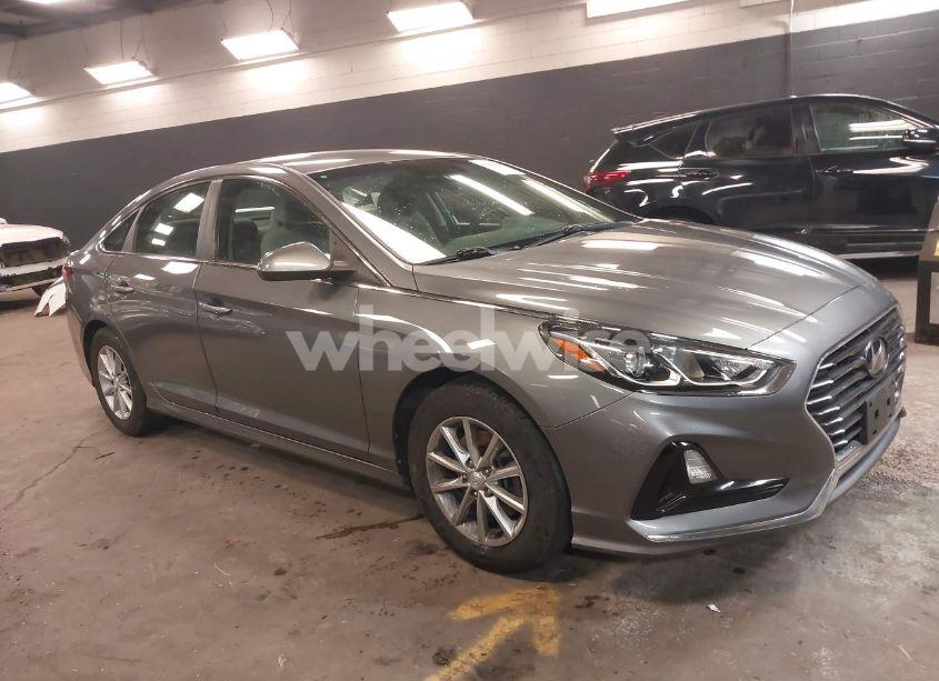 2018 Hyundai Sonata SE (VIN 5NPE24AF1JH668792) main photo