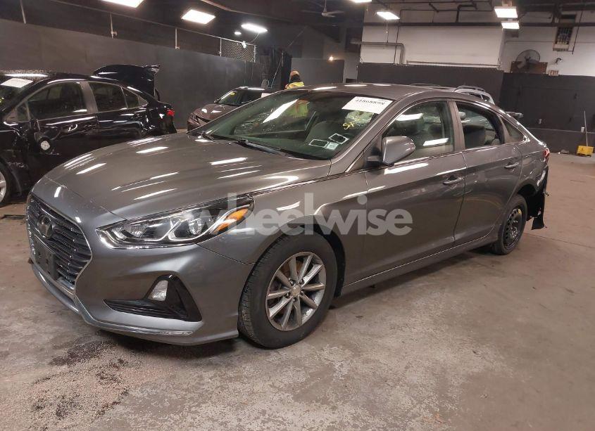 Photo 2 of 2018 Hyundai Sonata SE (VIN 5NPE24AF1JH668792)